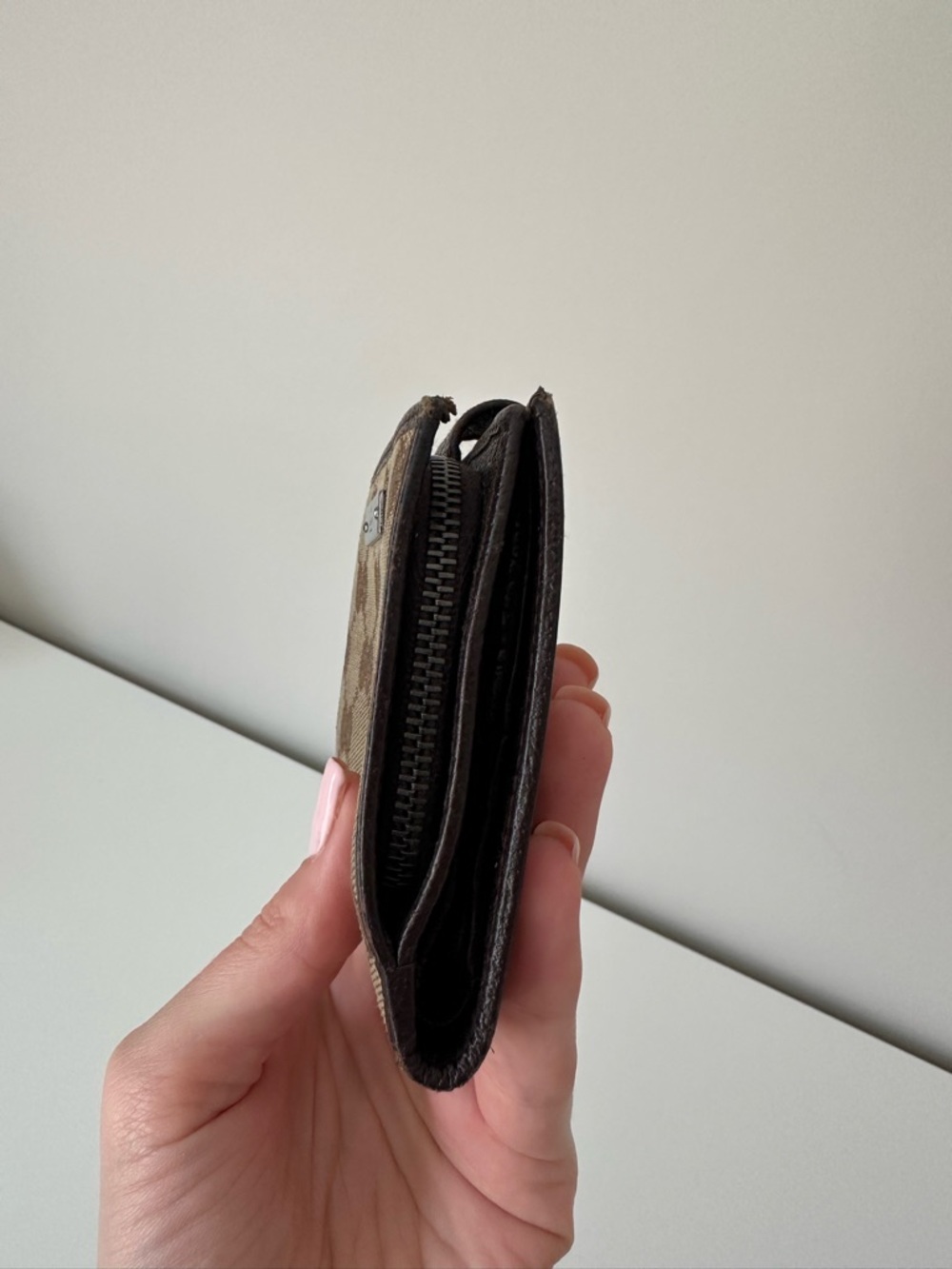 Gucci GG Supreme Canvas Snap Wallet in Brown and Tan - Picture 9 of 10